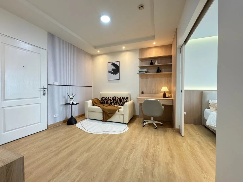 For sale: The Seed Sathorn-Taksin, beautiful open view, well-decorated, inviting, separate kitchen and balcony. Reserve now!