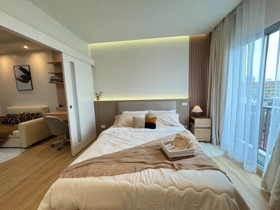 For sale: The Seed Sathorn-Taksin, beautiful open view, well-decorated, inviting, separate kitchen and balcony. Reserve now!