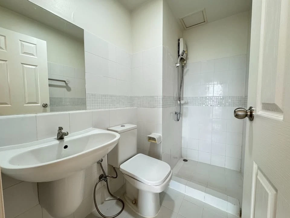 For sale: The Seed Sathorn-Taksin, beautiful open view, well-decorated, inviting, separate kitchen and balcony. Reserve now!