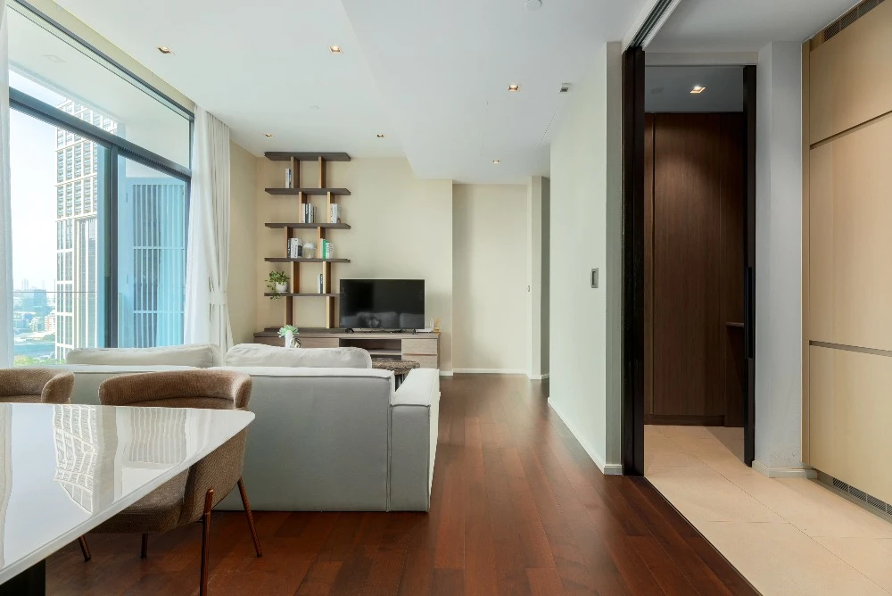 For sale: The Diplomat 39, very private corner unit, auspicious house number, brings wealth to residents, very attractive for booking.
