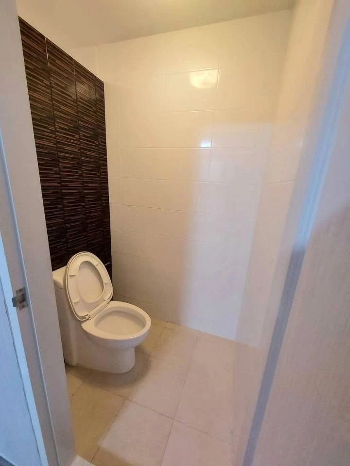 For sale: The Trust Condo Nakhon Pathom, cool and comfortable room, no sun at all in the morning or afternoon. This comfortable place to stay, you mus