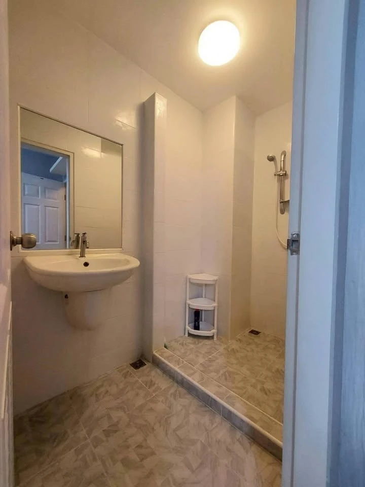For sale: The Trust Condo Nakhon Pathom, cool and comfortable room, no sun at all in the morning or afternoon. This comfortable place to stay, you mus
