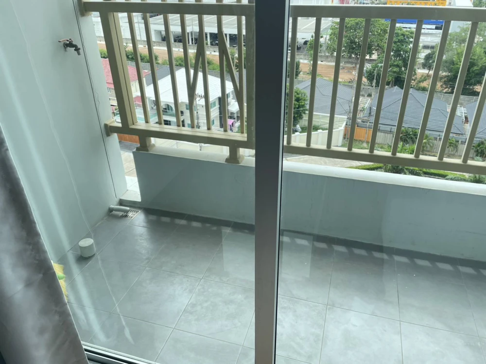 For sale: The Trust Condo Pattaya South (South Pattaya), convenient transportation, room is on the poolside side of the condo, hurry and book!!
