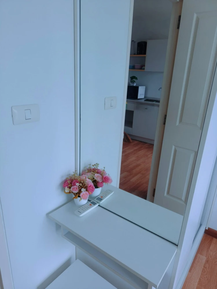 For sale: The Trust Condo Pattaya South (South Pattaya), convenient transportation, room is on the poolside side of the condo, hurry and book!!
