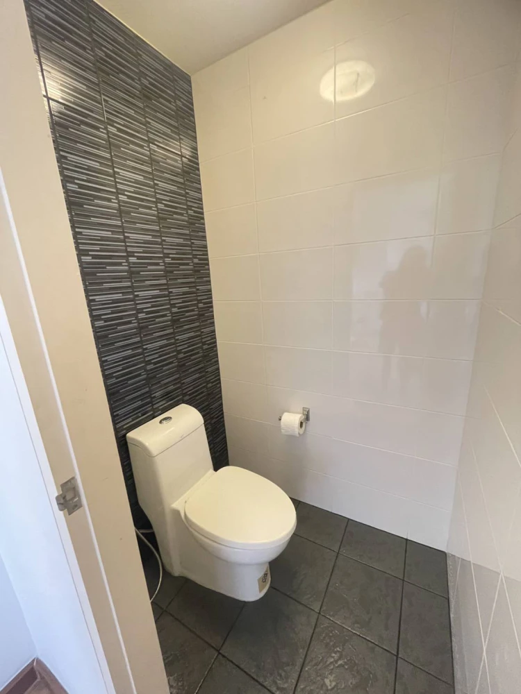 For sale: The Trust Condo Pattaya South (South Pattaya), convenient transportation, room is on the poolside side of the condo, hurry and book!!