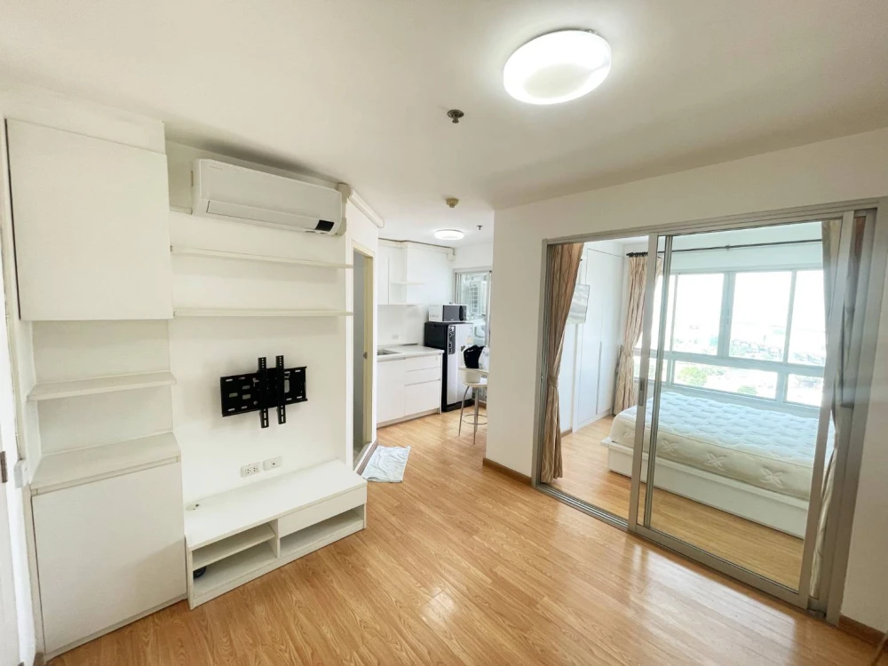 For sale: The Trust Residence Pinklao (Borommaratchachonnani), view of Khlong Bangkok Noi, empty room, very clean, interested, book now.