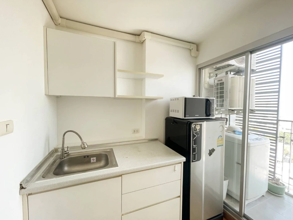 For sale: The Trust Residence Pinklao (Borommaratchachonnani), view of Khlong Bangkok Noi, empty room, very clean, interested, book now.