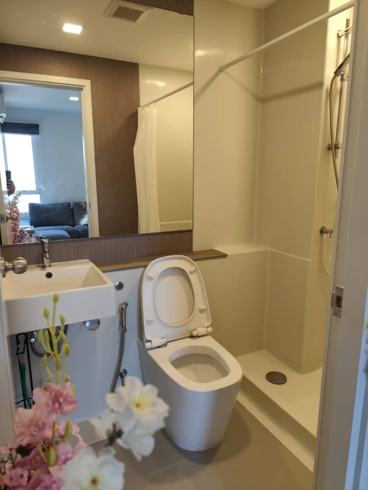 For sale: The Tree Lat Phrao 15, 5th floor, corner room, private zone, best zone in the building, no one walking past, if you're slow you'll definitel