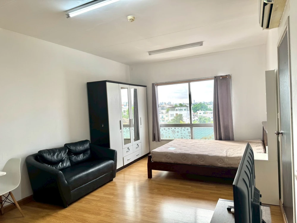 For sale: The Tree Lat Phrao Wang Hin, studio room, no buildings blocking it, clear view, comfortable for the eyes, good price, reserve now.