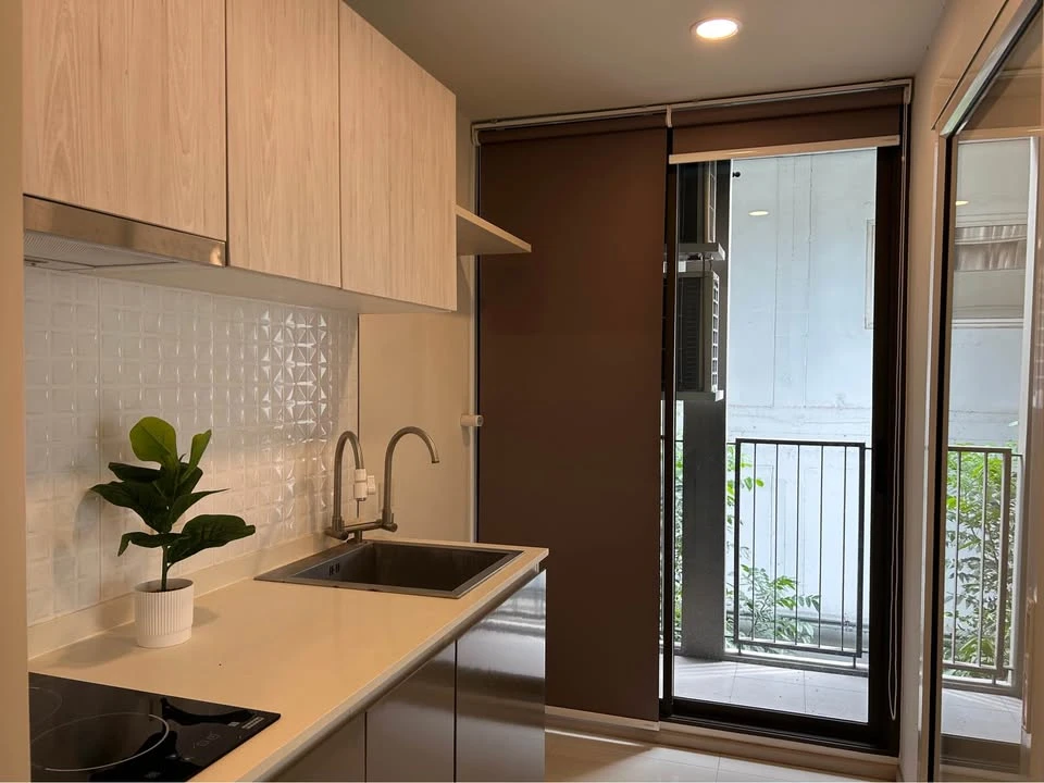 For sale: The Tree Sukhumvit 64, empty room, corner room, very private. Comes with a complete set of Buit-In kitchen sets. Hurry and reserve yours.