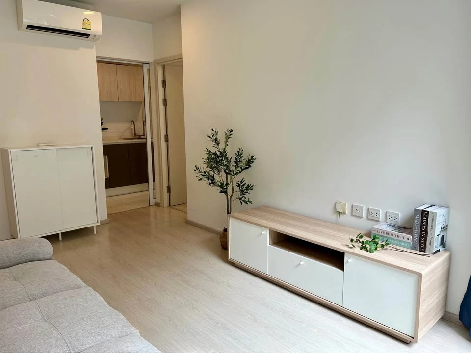 For sale: The Tree Sukhumvit 64, empty room, corner room, very private. Comes with a complete set of Buit-In kitchen sets. Hurry and reserve yours.