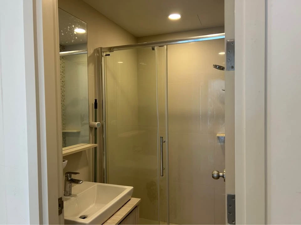 For sale: The Tree Sukhumvit 64, empty room, corner room, very private. Comes with a complete set of Buit-In kitchen sets. Hurry and reserve yours.