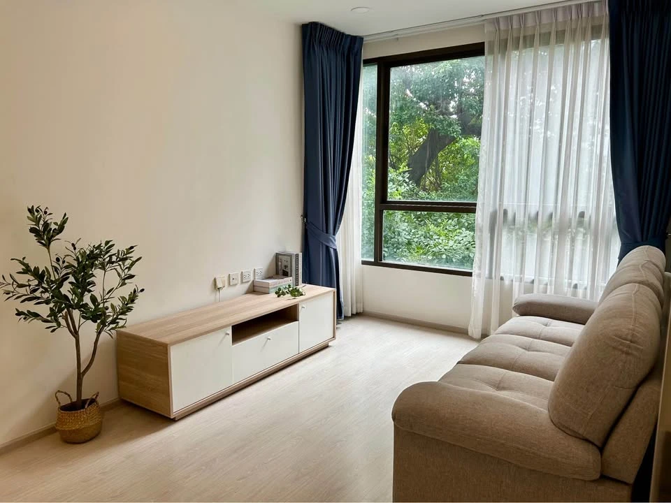 For sale: The Tree Sukhumvit 64, empty room, corner room, very private. Comes with a complete set of Buit-In kitchen sets. Hurry and reserve yours.