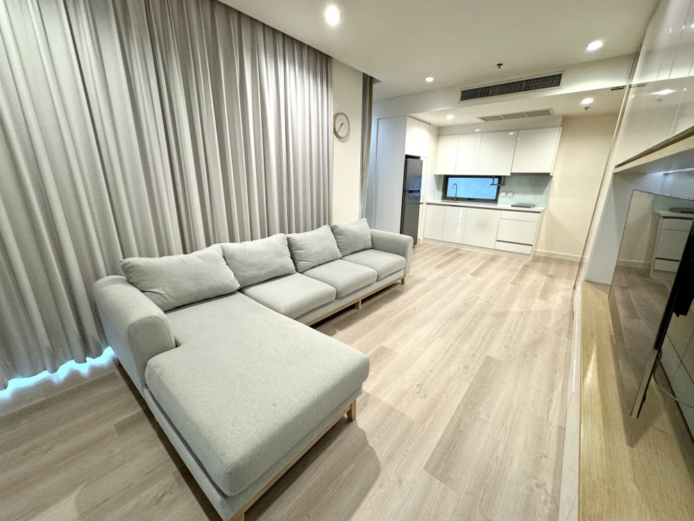 For sale:rent The Breeze Narathiwat, high floor, private corner room, modern decoration, open view, comfortable to the eyes. Don't wait, book now.