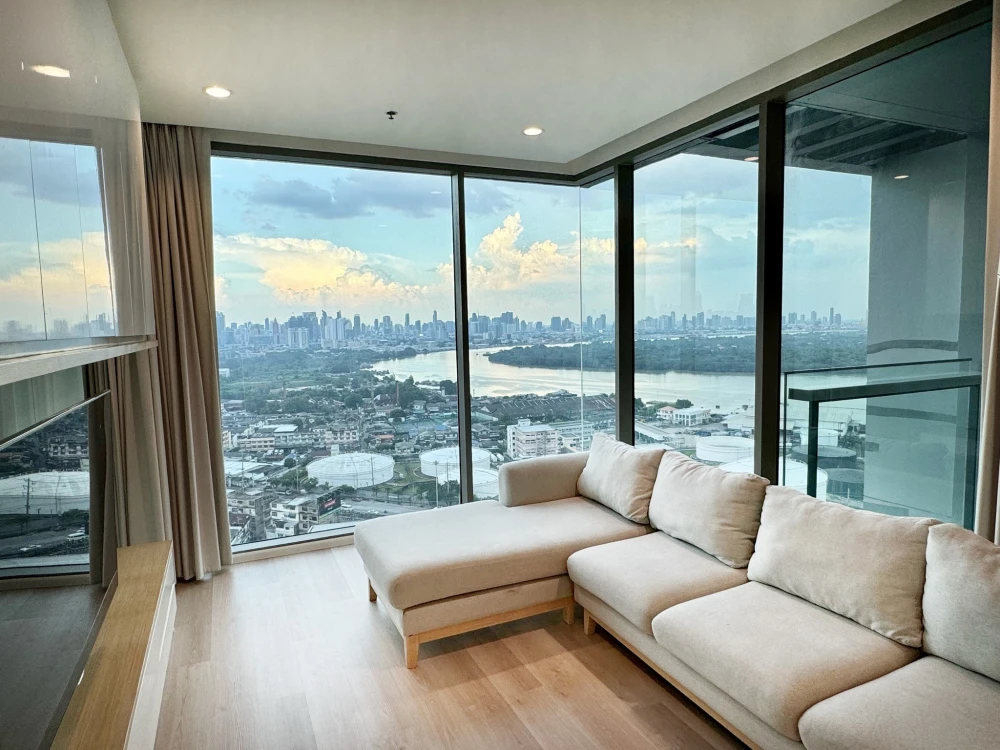 For sale:rent The Breeze Narathiwat, high floor, private corner room, modern decoration, open view, comfortable to the eyes. Don't wait, book now.