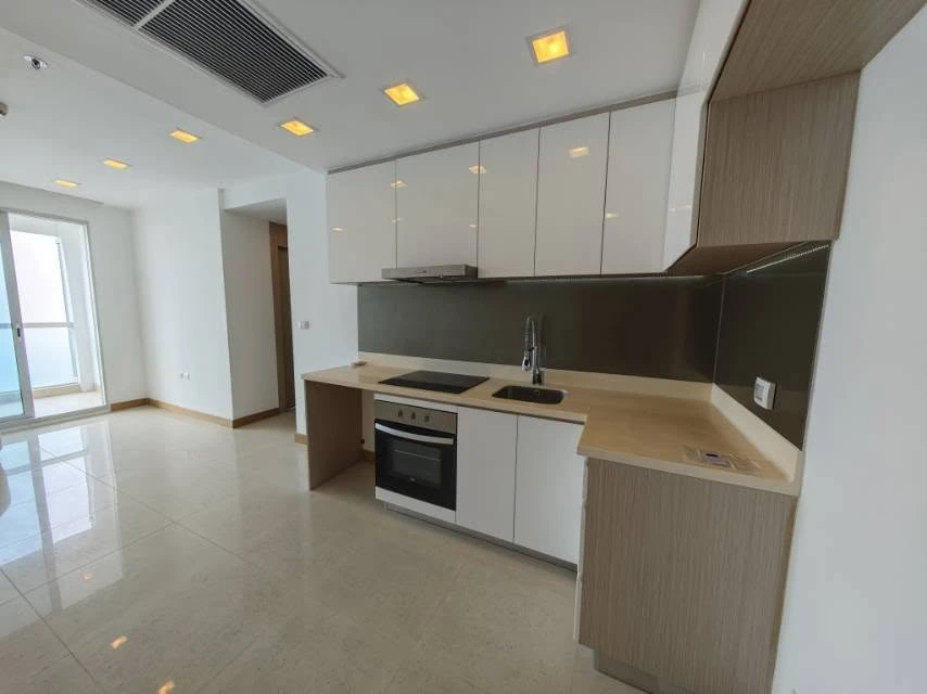 For sale: The Palm Wongamat Beach Pattaya. The room is on a very high floor (41st floor). You can get a full sea view. Very beautiful. Move in now. Do