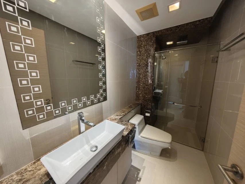 For sale: The Palm Wongamat Beach Pattaya. The room is on a very high floor (41st floor). You can get a full sea view. Very beautiful. Move in now. Do