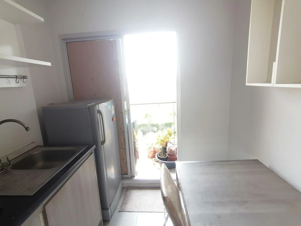 For sale: The Prop Condo Chaengwattana 12, 12 rooms, good condition, good location, not exposed to full sun, beautiful view overlooking the swimming p