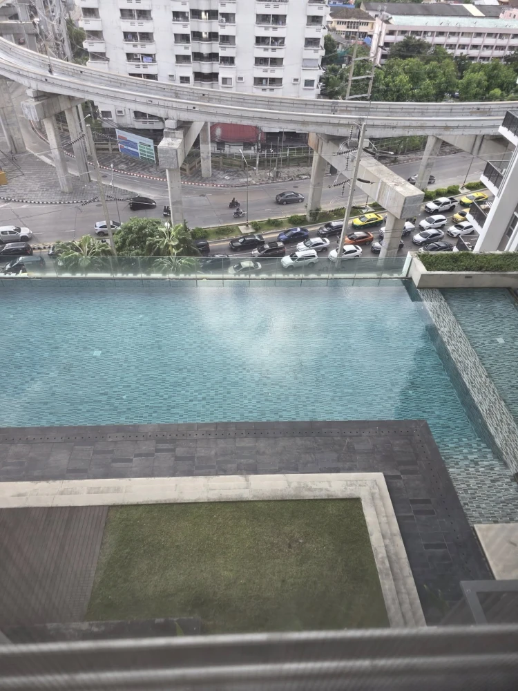 For sale: The Parkland Ngamwongwan-Khaerai. Fully furnished and equipped with appliances, ready to move in.