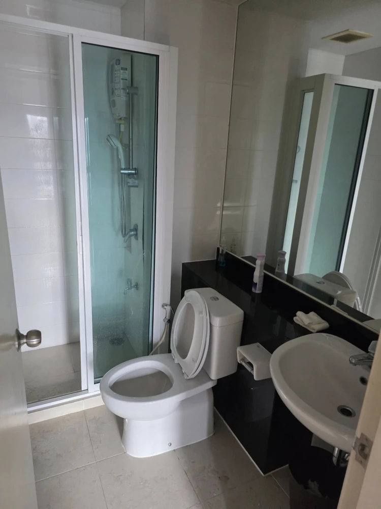 For sale: The Parkland Ngamwongwan-Khaerai. Fully furnished and equipped with appliances, ready to move in.