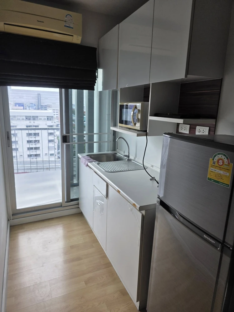 For sale: The Parkland Ngamwongwan-Khaerai. Fully furnished and equipped with appliances, ready to move in.