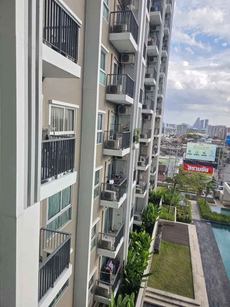 For sale: The Parkland Ngamwongwan-Khaerai. Fully furnished and equipped with appliances, ready to move in.