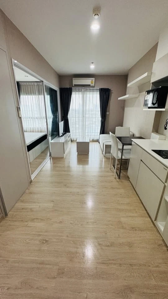 For sale or rent: The Parkland Phetkasem - Tha Phra. This room is large, close to the elevator, beautiful view both day and night. Very worth booking.