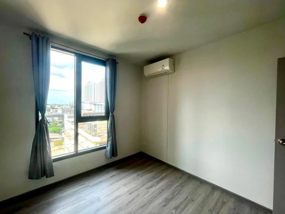 For sale: The Parkland Phetkasem 56, Building A, 8th floor. Clean, unfurnished, bright and airy. A must-have for those who enjoy decorating!