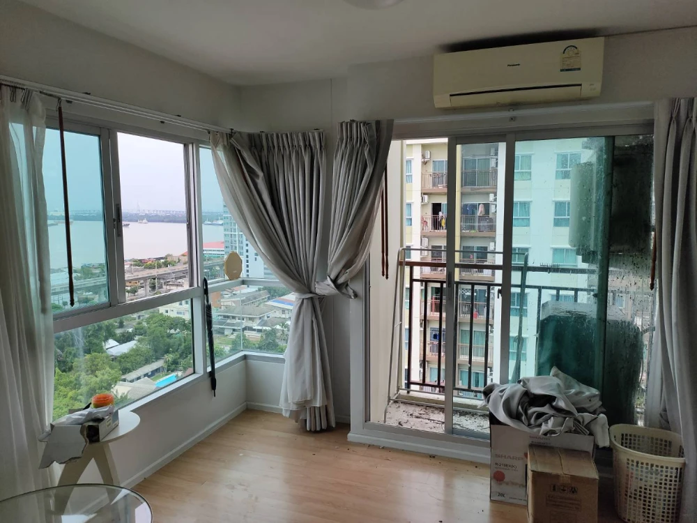 Selling The Parkland Lite Sukhumvit-Paknam. High floor unit, great ventilation, corner unit with river view. Book now!