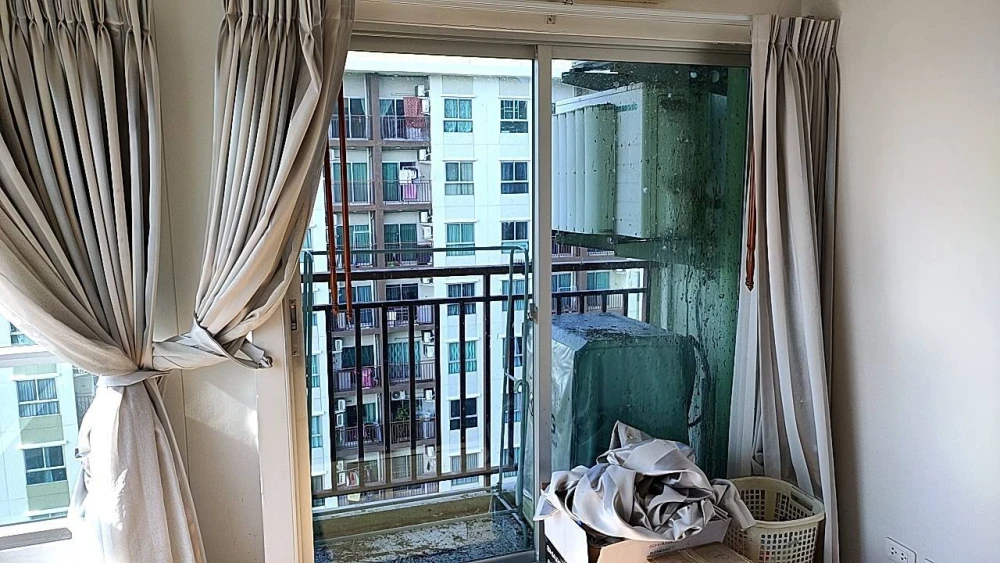 Selling The Parkland Lite Sukhumvit-Paknam. High floor unit, great ventilation, corner unit with river view. Book now!