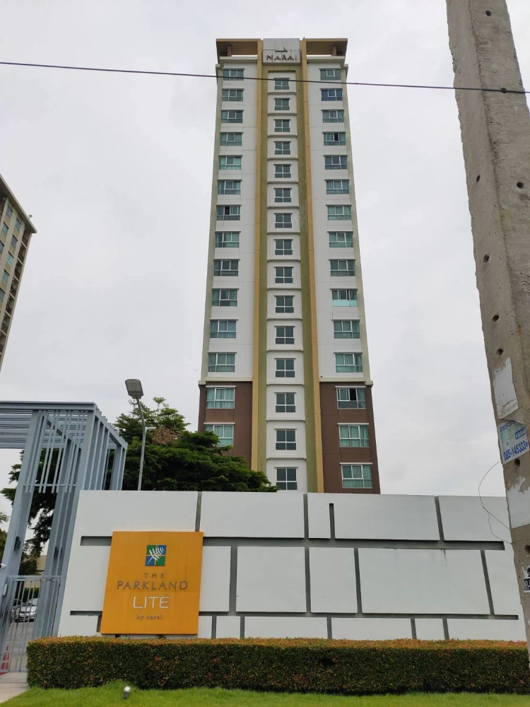 Selling The Parkland Lite Sukhumvit-Paknam. High floor unit, great ventilation, corner unit with river view. Book now!