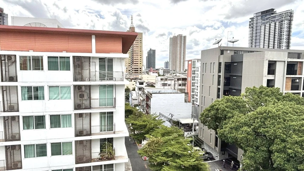 For sale: The Fine at River, 8th floor, near the river, spacious room, comfortable, fully furnished, ready to move in. Book now, don't wait.