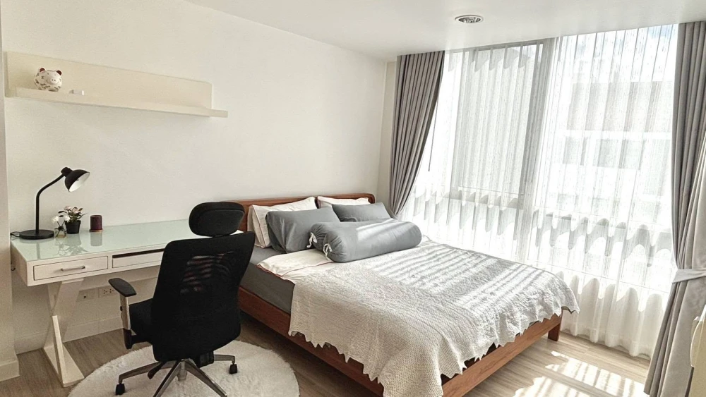 For sale: The Fine at River, 8th floor, near the river, spacious room, comfortable, fully furnished, ready to move in. Book now, don't wait.