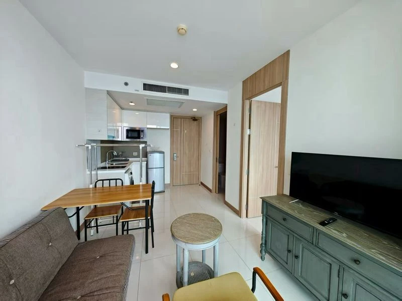 For sale: The Riviera Wongamat Beach (North Pattaya). The room is on a very high floor with a stunning sea view. If you don't reserve, you'll really m
