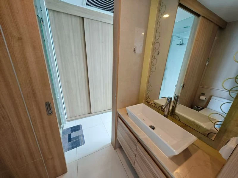 For sale: The Riviera Wongamat Beach (North Pattaya). The room is on a very high floor with a stunning sea view. If you don't reserve, you'll really m