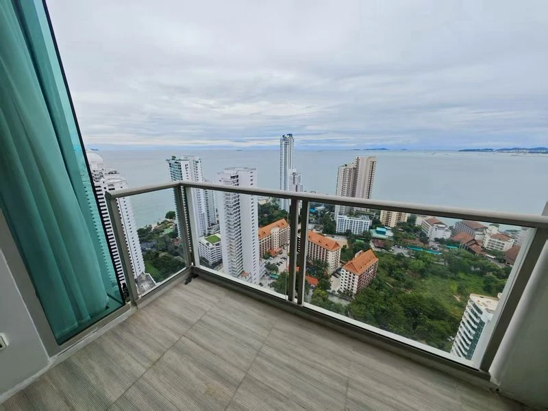 For sale: The Riviera Wongamat Beach (North Pattaya). The room is on a very high floor with a stunning sea view. If you don't reserve, you'll really m