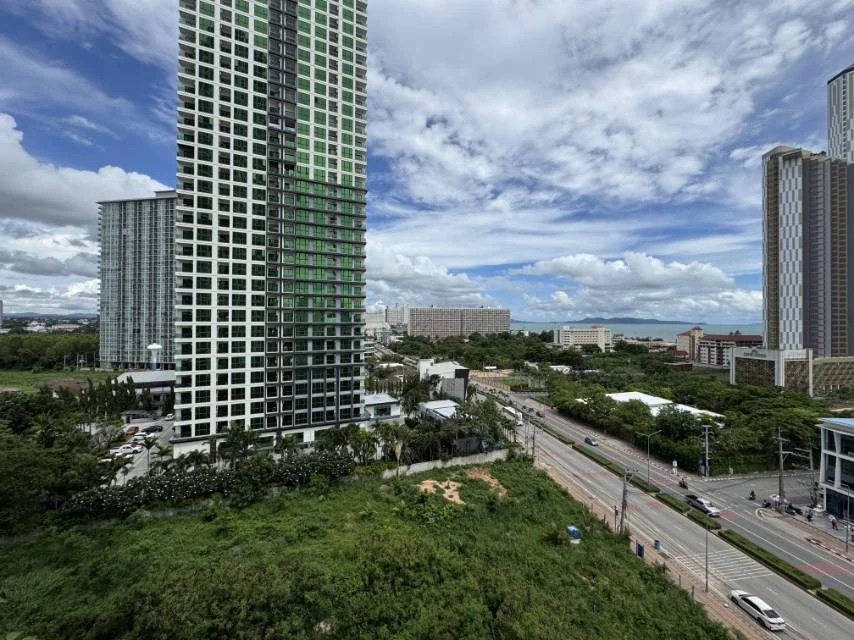 For sale: The Riviera Ocean Drive (Jomtien), 10th floor, sea view, Jomtien, fully furnished, stylishly decorated, interested, reserve now.