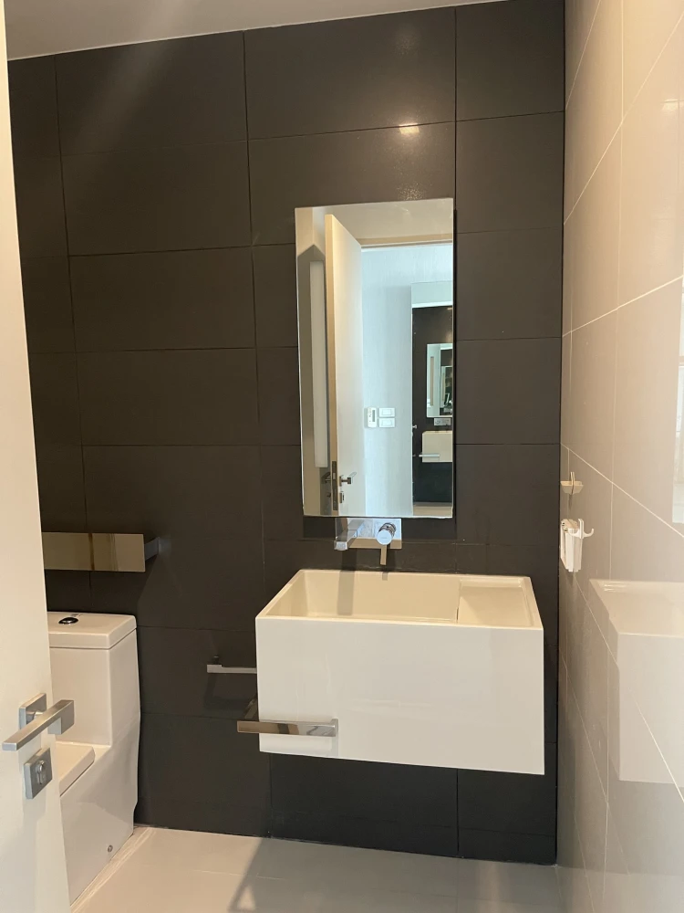 Sell The Room, BTS Wongwian Yai, very spacious balcony, most beautiful view, big sofa, comfortable sitting Hurry up to reserve it.