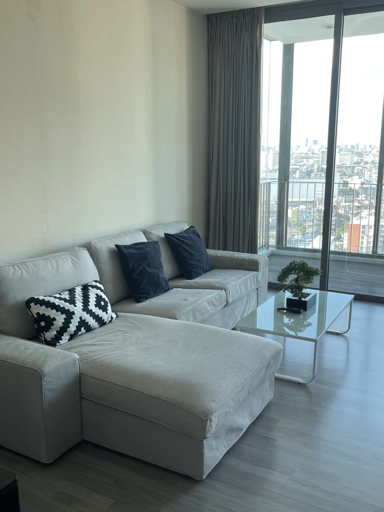 Sell The Room, BTS Wongwian Yai, very spacious balcony, most beautiful view, big sofa, comfortable sitting Hurry up to reserve it.