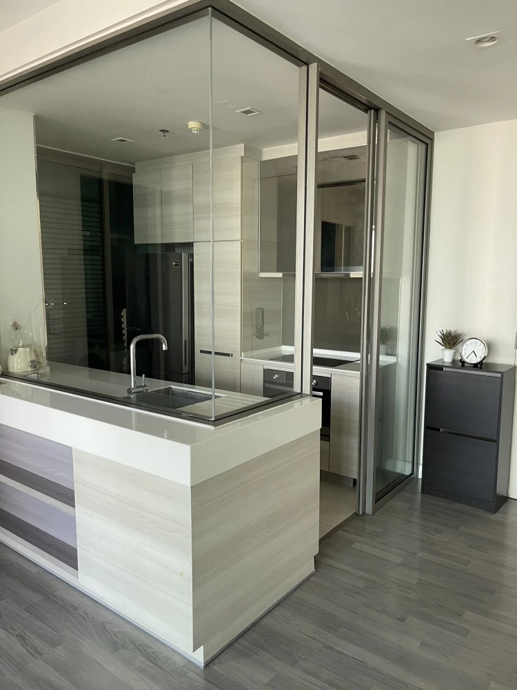 Sell The Room, BTS Wongwian Yai, very spacious balcony, most beautiful view, big sofa, comfortable sitting Hurry up to reserve it.