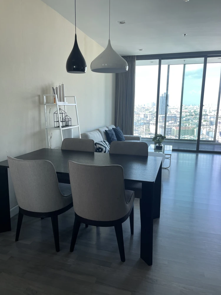 Sell The Room, BTS Wongwian Yai, very spacious balcony, most beautiful view, big sofa, comfortable sitting Hurry up to reserve it.