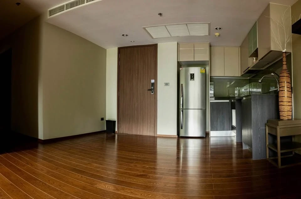 For sale: The Hudson Sathorn 7. Only 4 units on this floor, providing extra privacy. Clean and airy room. Interested? Reserve now!