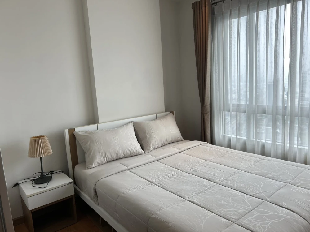 Selling The President Sathorn-Ratchaphruek. Very high floor unit, fully furnished and equipped with all appliances. Reservation required. images