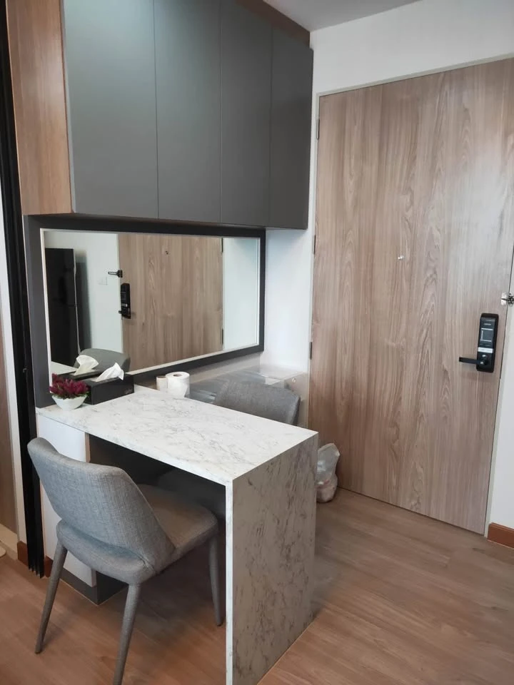 For sale: The Capital Ratchaprarop-Vibha, 22nd floor, highest floor, fully furnished, don't miss it.