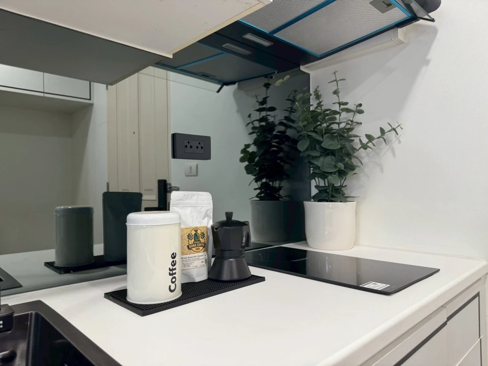 For sale: The Clover Thonglor. Large unit, beautifully decorated in a calming white color scheme. You won't be disappointed if you reserve it.