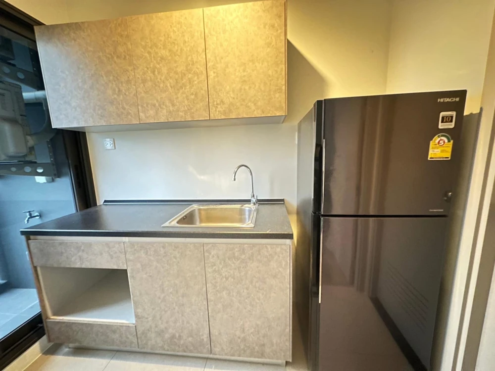 For sale: The Politan Aqua, 40th floor, highest floor, very good wind, great view of the river and skytrain, must be arranged.