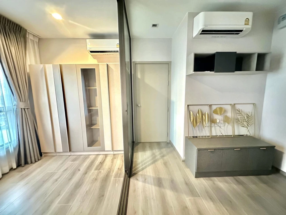 For sale: The Politan Aqua, 40th floor, highest floor, very good wind, great view of the river and skytrain, must be arranged.