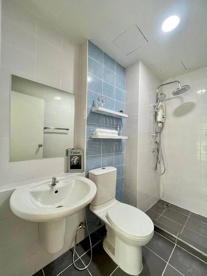 For sale: The Kit Sukhumvit 113, 1st floor, Building A, very shady garden view, beautifully decorated, very livable, just bring your own luggage and y