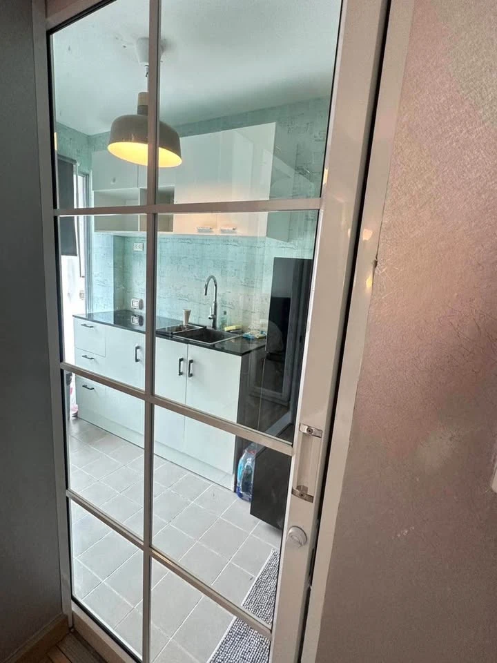 For sale: The Kit Sukhumvit 113, wallpapered throughout the room, simply decorated but looks great, hurry and reserve now!