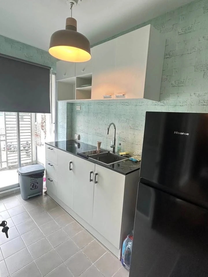For sale: The Kit Sukhumvit 113, wallpapered throughout the room, simply decorated but looks great, hurry and reserve now!